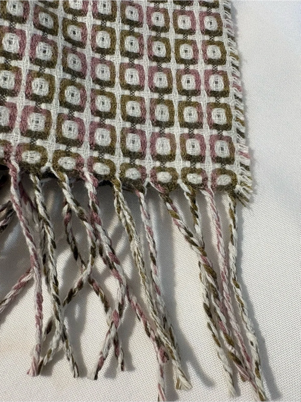 100% cashmere scarf Scotland luxury accessory women’s pink crème‎ green fringe